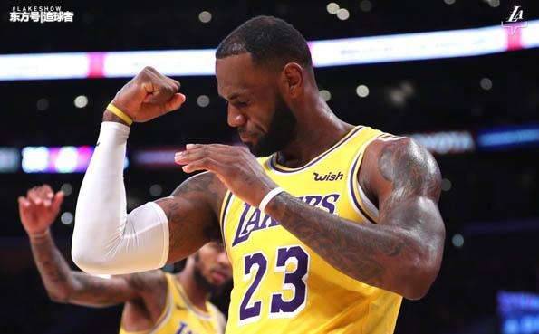  湖人逆转勇士夺季前赛首胜，詹姆斯准三双显威力  