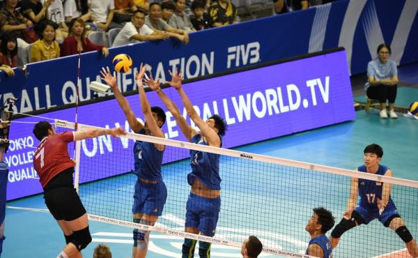  英超VAR再引争议，判罚越位引发主帅不满  